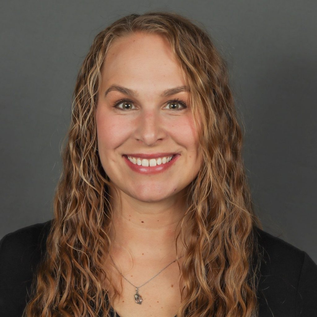 hillary goff jark real estate profile@2x.jpg